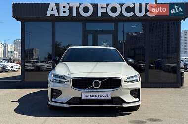 Седан Volvo S60 2019 в 