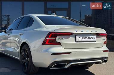 Седан Volvo S60 2019 в 