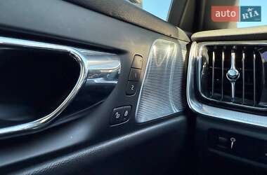 Седан Volvo S60 2019 в 