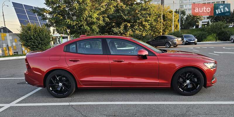 Седан Volvo S60 2019 в Киеве
