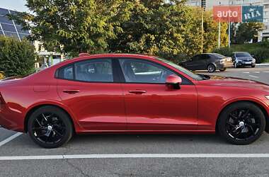 Седан Volvo S60 2019 в 