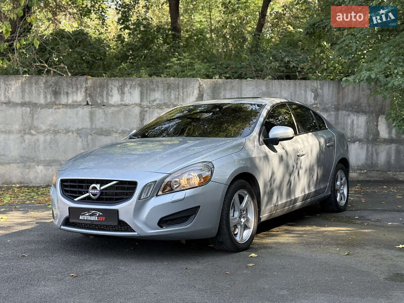 Седан Volvo S60 2013 в Києві