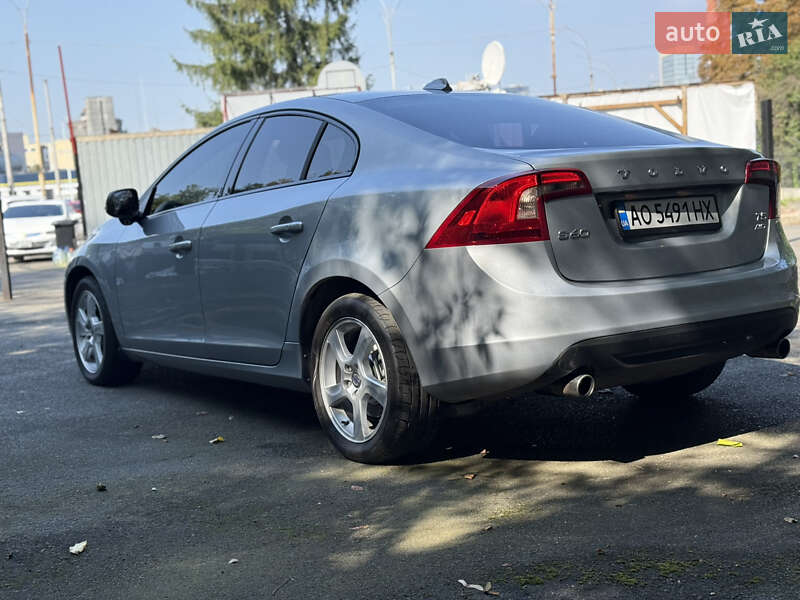 Седан Volvo S60 2013 в Києві