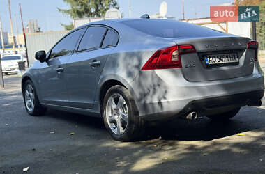 Седан Volvo S60 2013 в 