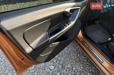 Седан Volvo S60 2012 в 