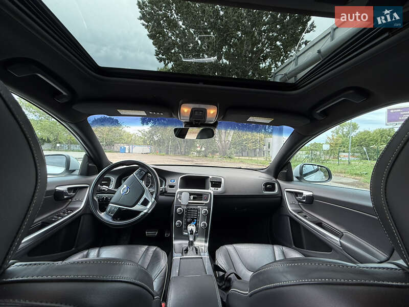 Седан Volvo S60 2015 в Киеве