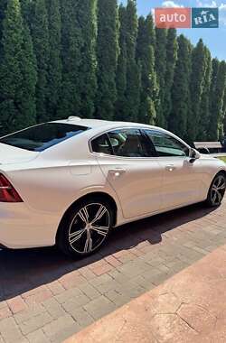 Седан Volvo S60 2020 в 