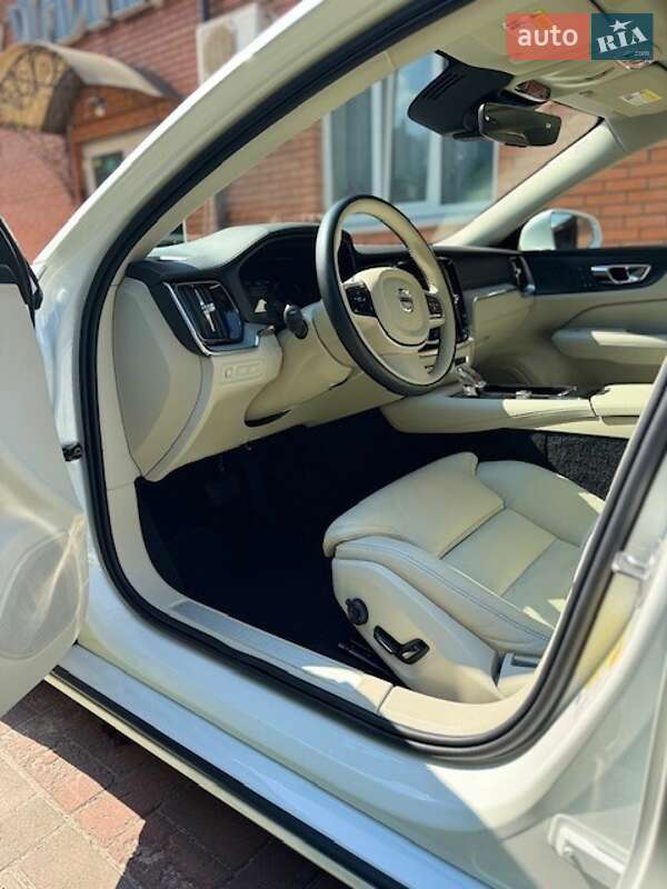 Седан Volvo S60 2020 в Києві фото 20 Седан Volvo S60 2020 в Києві