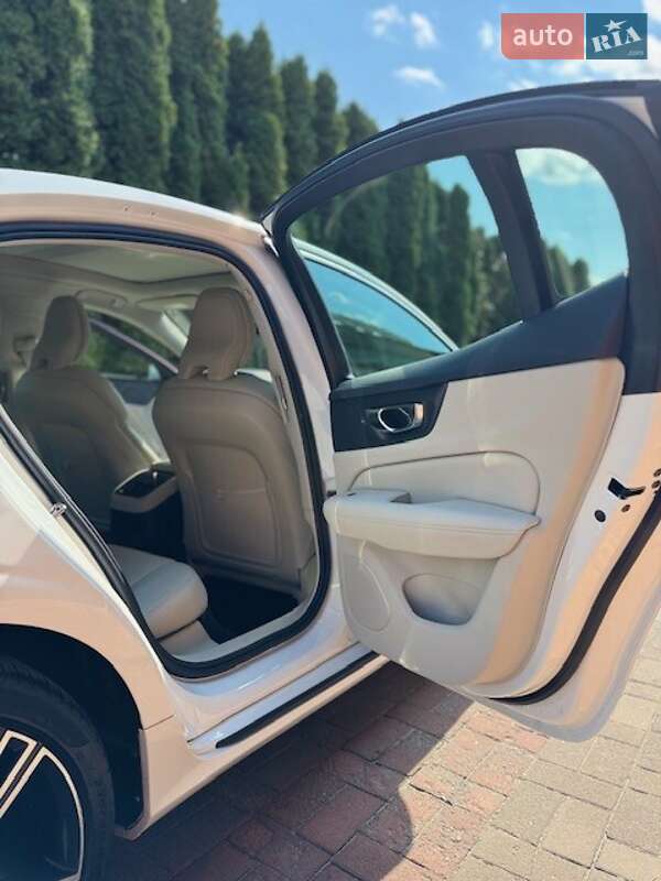 Седан Volvo S60 2020 в Києві фото 29 Седан Volvo S60 2020 в Києві