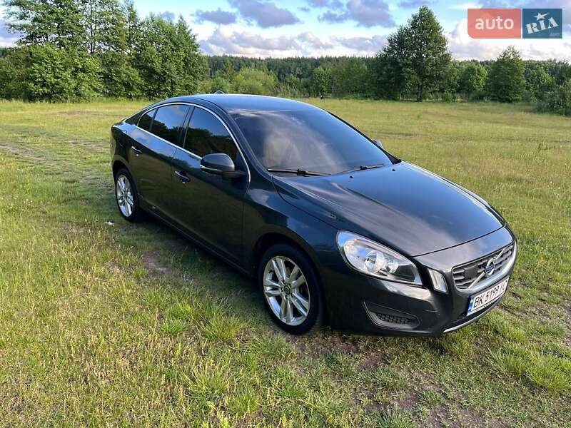 Седан Volvo S60 2012 в 