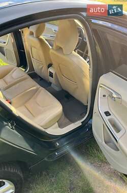 Седан Volvo S60 2012 в 