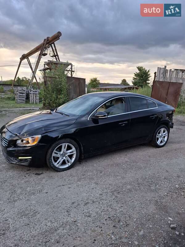 Седан Volvo S60 2015 в Отинії