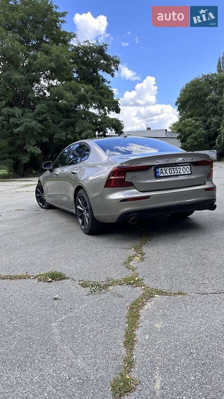 Седан Volvo S60 2020 в Славутиче