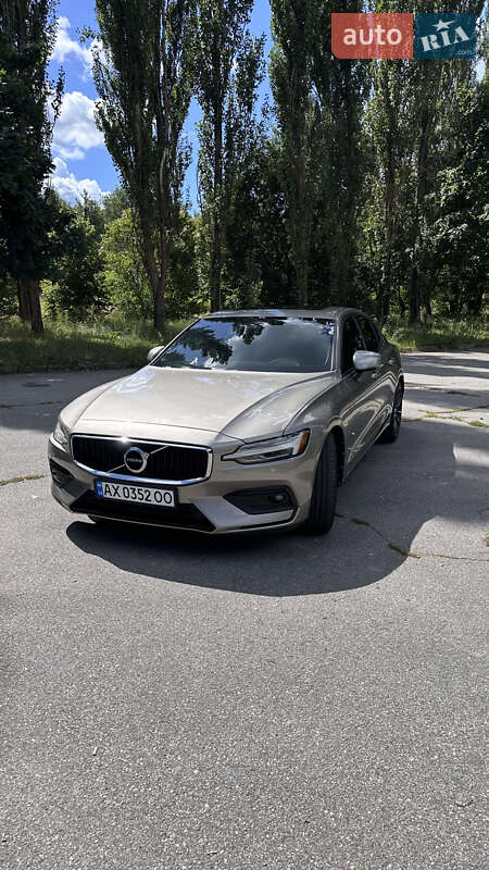 Седан Volvo S60 2020 в Славутиче