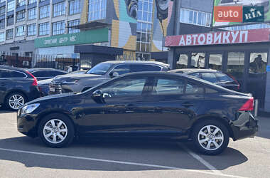 Седан Volvo S60 2012 в 