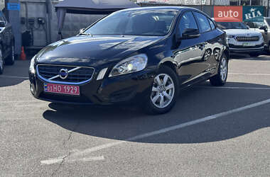 Седан Volvo S60 2012 в 