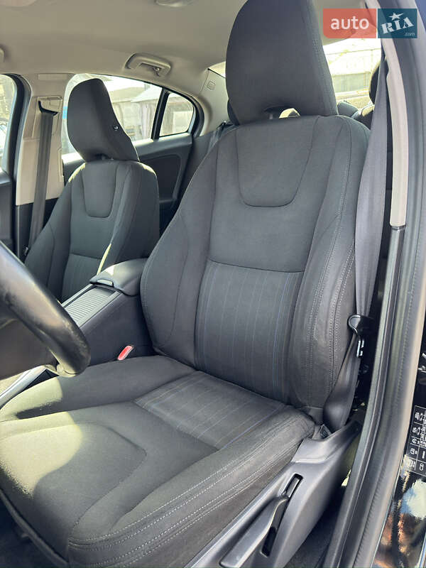 Седан Volvo S60 2012 в Киеве