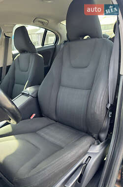 Седан Volvo S60 2012 в 
