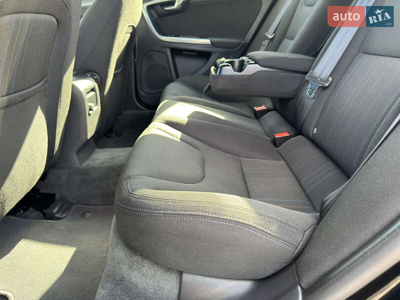 Седан Volvo S60 2012 в Киеве