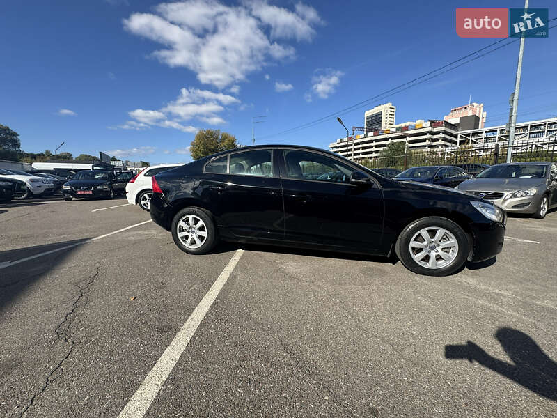 Седан Volvo S60 2012 в Киеве