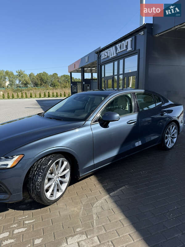 Седан Volvo S60 2018 в Золочеві