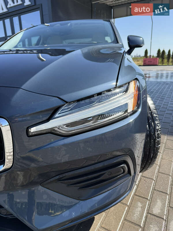 Седан Volvo S60 2018 в Золочеві