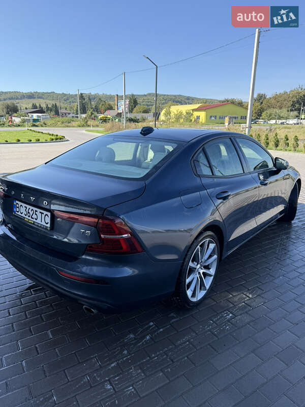 Седан Volvo S60 2018 в Золочеві