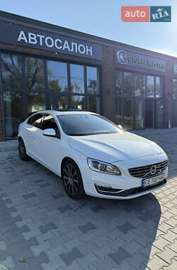 Седан Volvo S60 2015 в Чернівцях