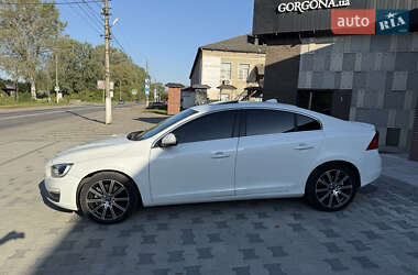 Седан Volvo S60 2015 в 