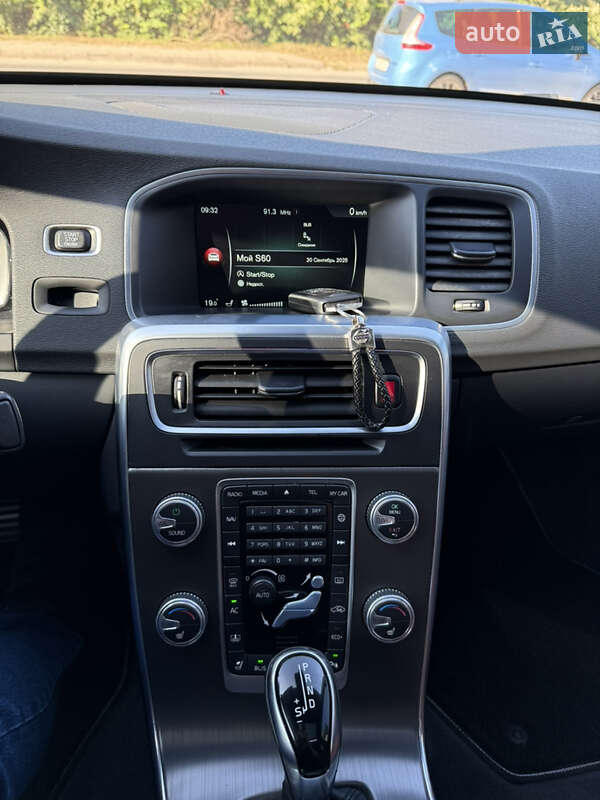 Седан Volvo S60 2015 в Черновцах