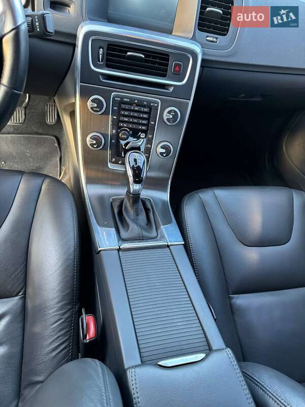 Седан Volvo S60 2015 в Харькове