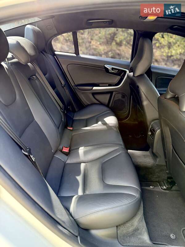 Седан Volvo S60 2015 в Харькове