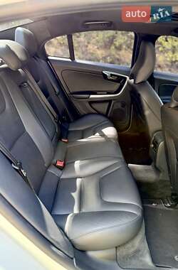Седан Volvo S60 2015 в 