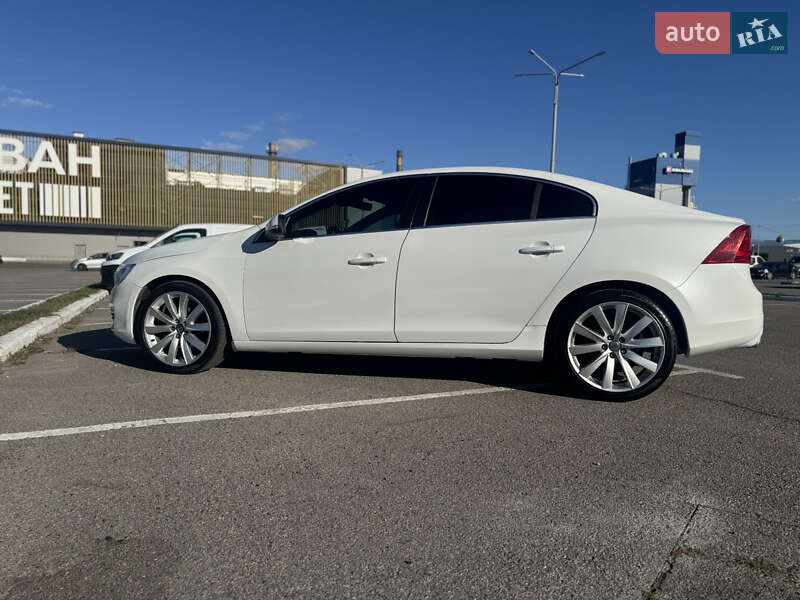 Седан Volvo S60 2016 в Киеве