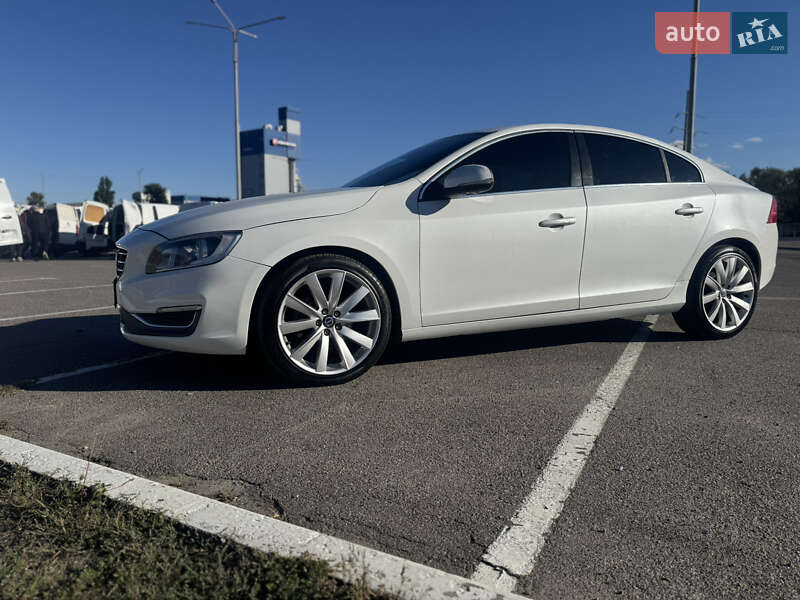 Седан Volvo S60 2016 в Киеве