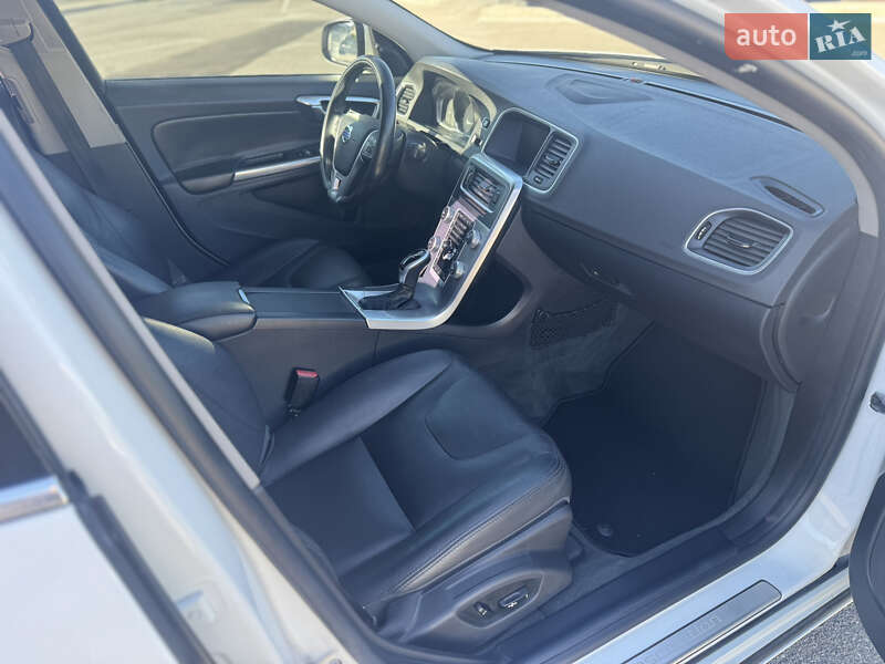 Седан Volvo S60 2016 в Киеве