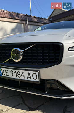 Седан Volvo S60 2023 в 