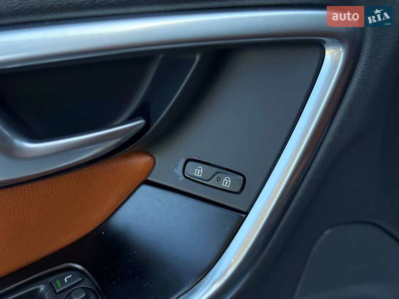 Седан Volvo S60 2013 в Ровно