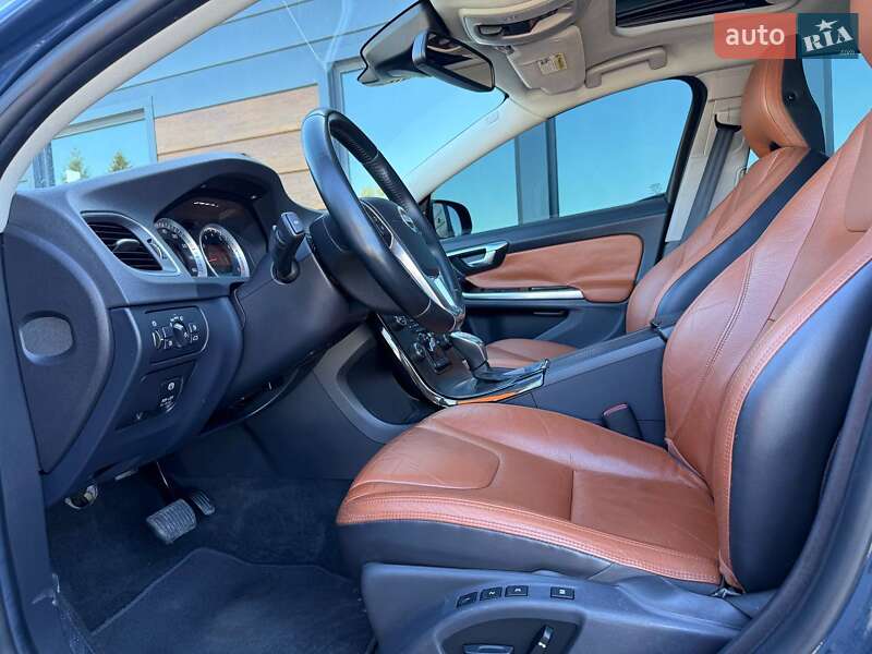 Седан Volvo S60 2013 в Ровно