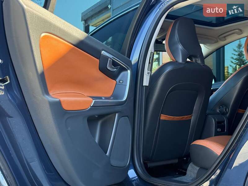 Седан Volvo S60 2013 в Ровно