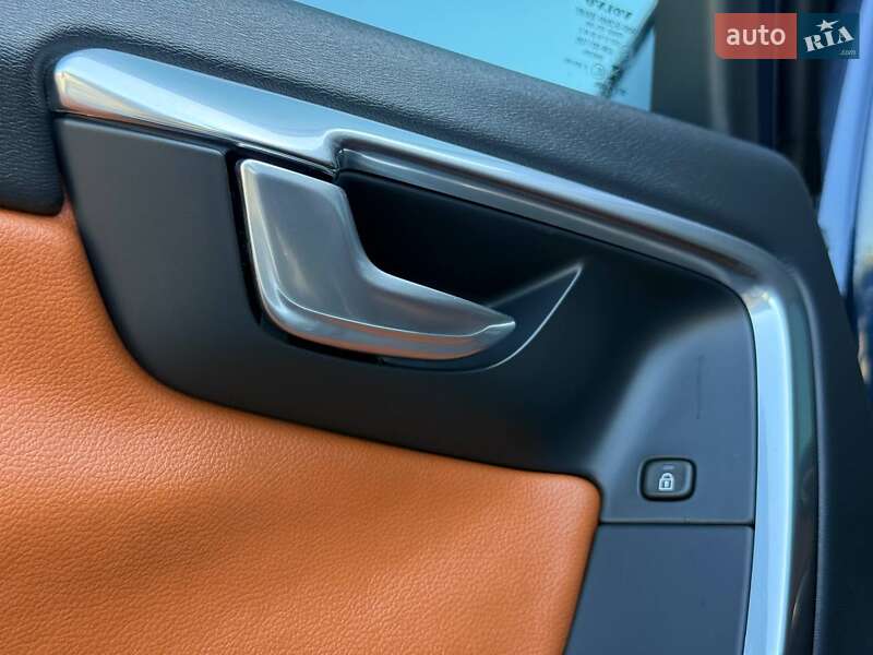 Седан Volvo S60 2013 в Ровно