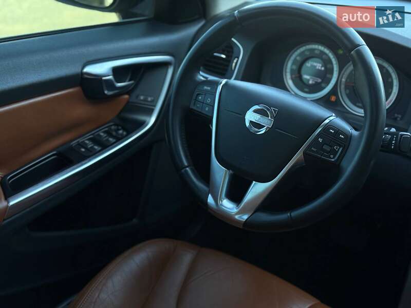 Седан Volvo S60 2013 в Ровно