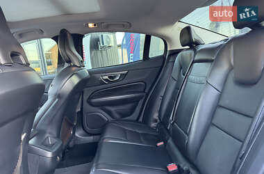Седан Volvo S60 2020 в 