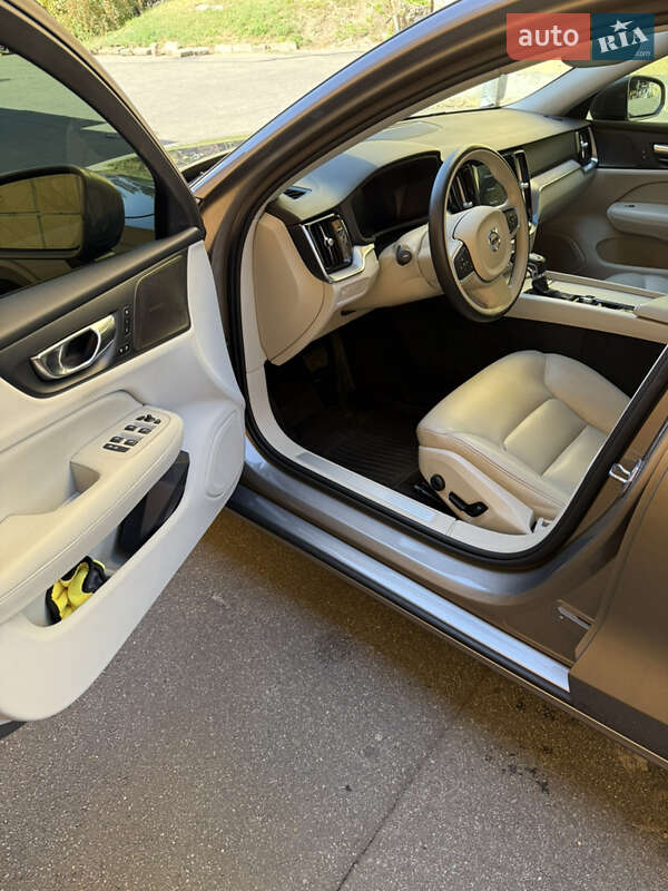 Седан Volvo S60 2019 в Киеве фото 10 Седан Volvo S60 2019 в Киеве