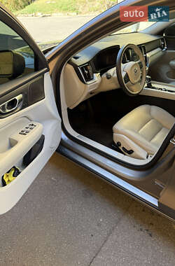 Седан Volvo S60 2019 в 