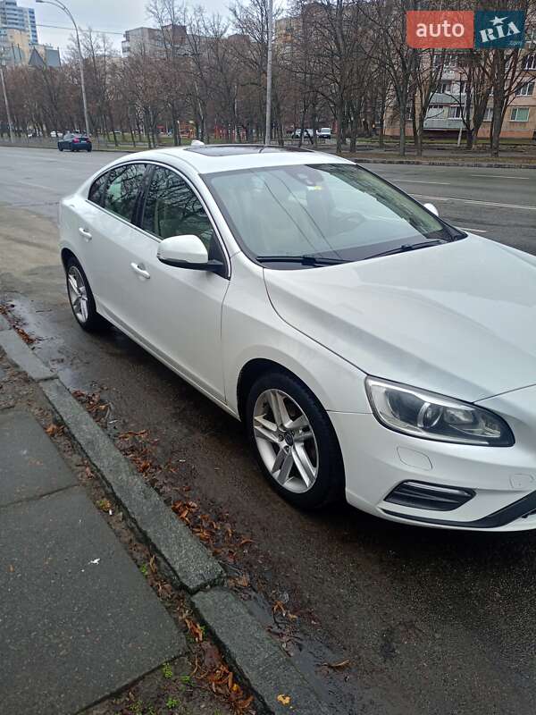 Седан Volvo S60 2014 в 
