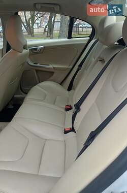 Седан Volvo S60 2014 в 