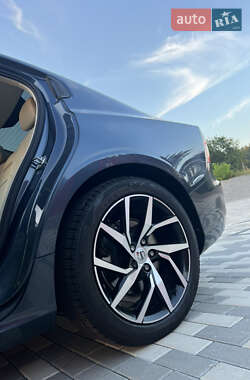 Седан Volvo S60 2020 в 
