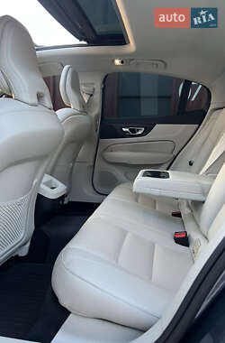 Седан Volvo S60 2020 в 