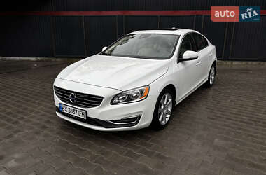 Седан Volvo S60 2015 в 